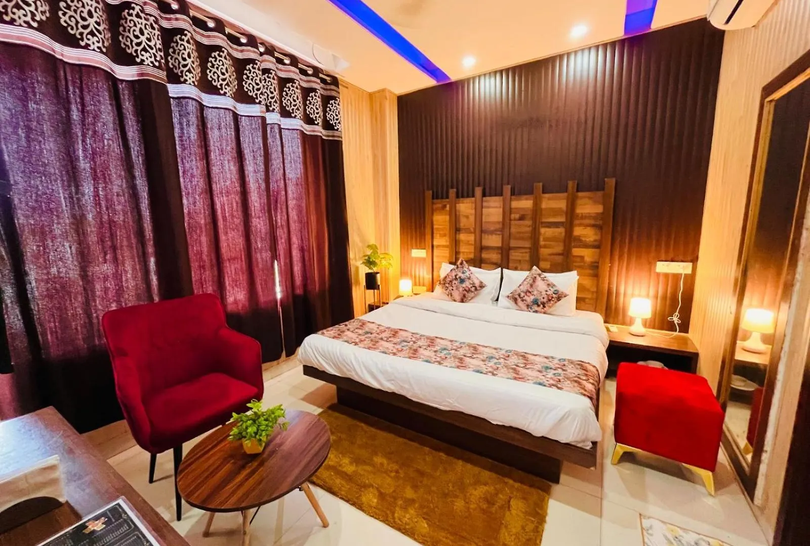 Pearl Grand-A Unit Of Elena Group Hotel Zirakpur 4*,